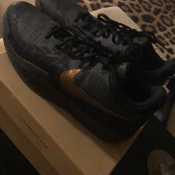 Exclusive Kobe Bryant momba black and gold. Men\'s size 8! Nike Kobe 9 Gift Of Mamba Mens Basketball Shoes Black Gold  main image 4